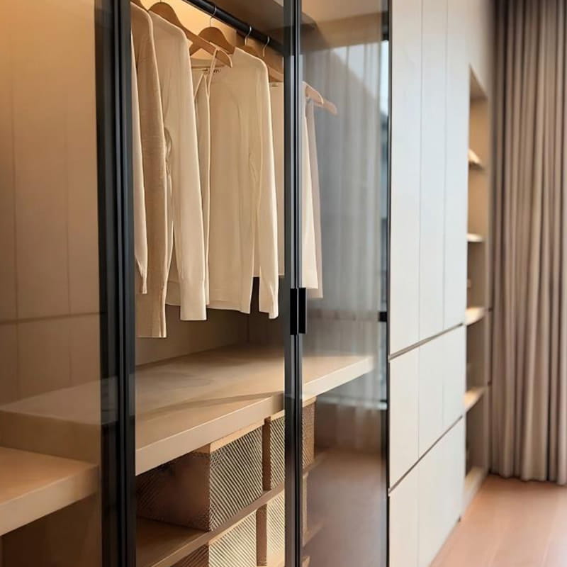 Louvre Minimalistisk Oplyst Finer Walk-in Closet